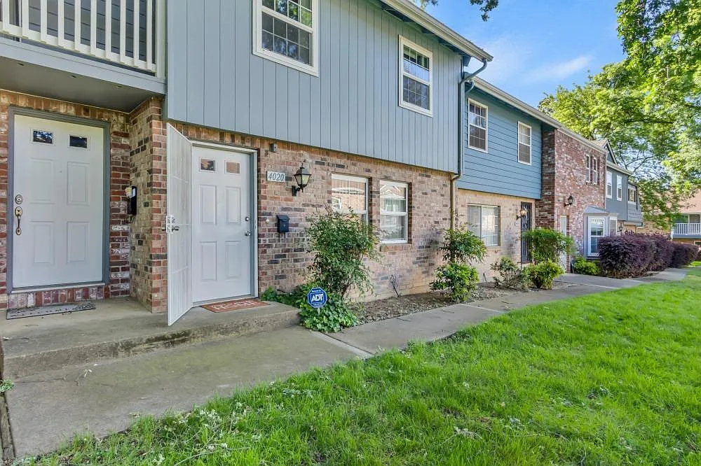 4020 Knoll Top Ct photo 1