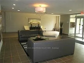 90 Charlton Ave W #503 — Photo 7