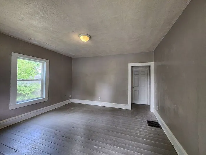 2 bed, 2.0 bath, 945 sqft, $799 — Photo 2