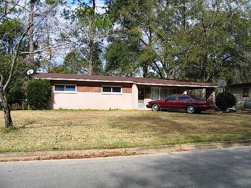 2nd image of 910 Cochran Dr