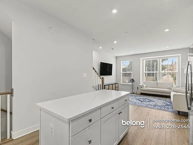 737 Lennox St — Photo 17