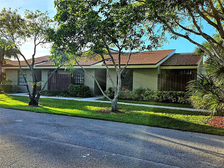 164 Meadows Dr #164 — Photo 3
