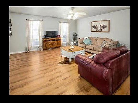 3rd image of 4032 Southern Trace Dr