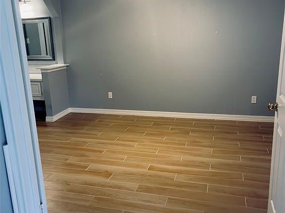 2nd image of 631 E Country Grove Cir