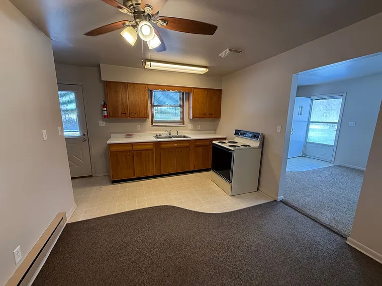 224 E Ellis Rd — Photo 5