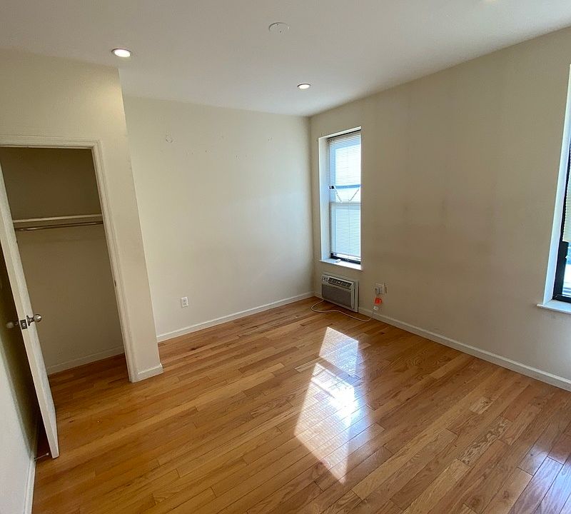 1st image of 190 Wadsworth Ave #33