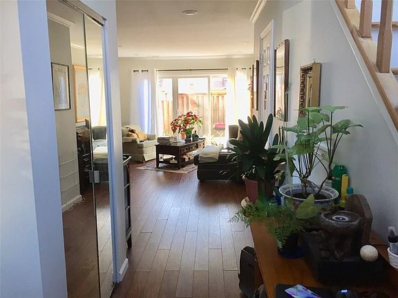 2nd image of 15 Canterbury Cir