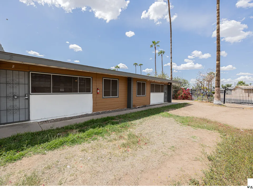 2139 W Devonshire Ave #2