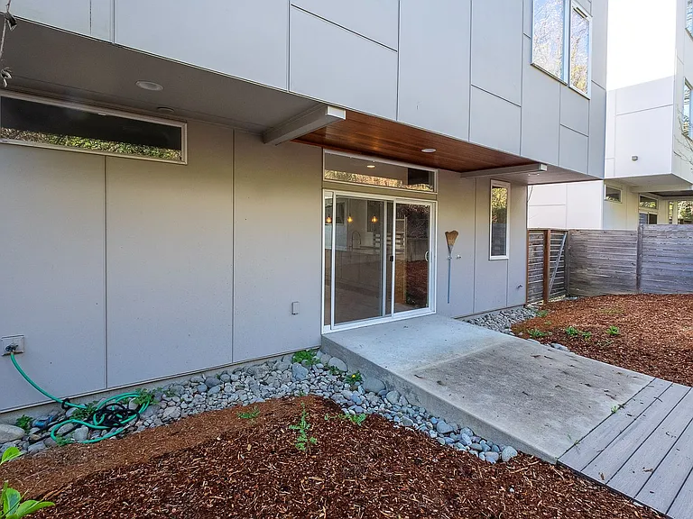 5028 Puget Blvd SW — Photo 14