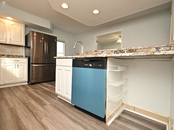 3rd image of 106 Goodridge Dr