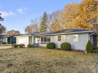 3032 W 9th St, Waterloo, IA 50702