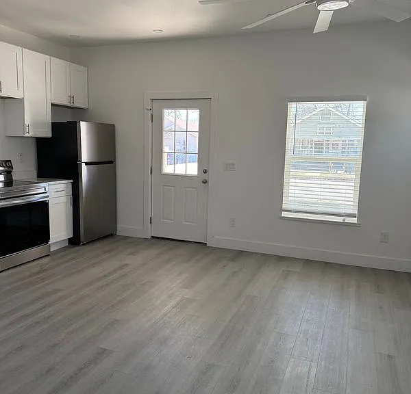 2427 W Southcross Blvd #2 — Photo 5