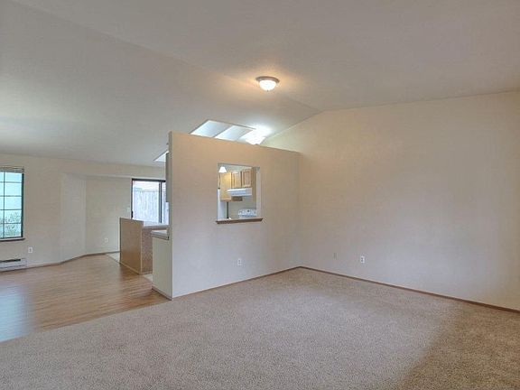 5th image of 581 Malibu Dr SE