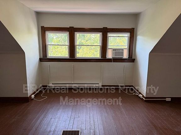 3rd image of 3471 Trimble Ave