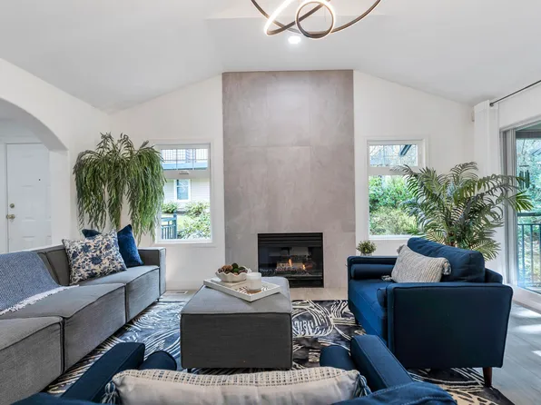 1102 Strathaven Dr, North Vancouver, BC V7H 2Z6