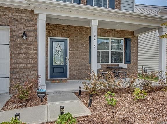 3rd image of 15915 Harbor Hill Dr