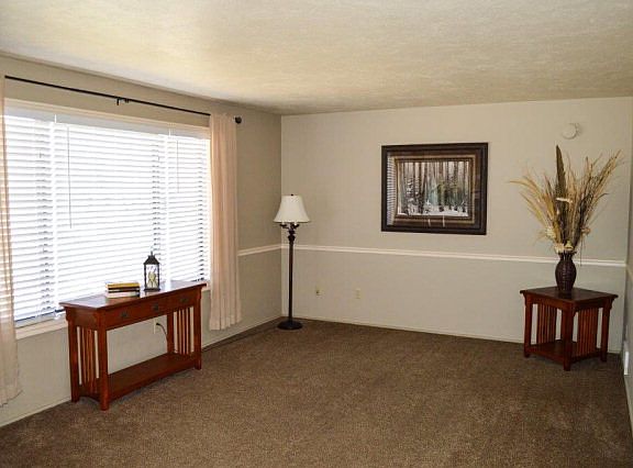 2nd image of 2915 Bluebird Ln