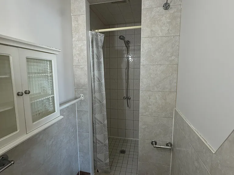 401 Parent Ave #2 — Photo 6