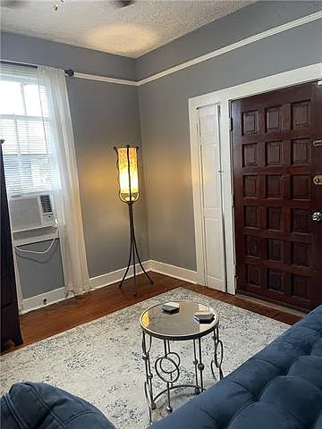 2 bed, 1.0 bath, 1400 sqft, $1,300 — Photo 4