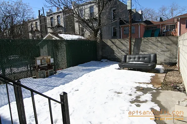 Rented by aptsandlofts.com | media 15