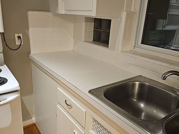 5th image of 283 Northlawn Blvd
