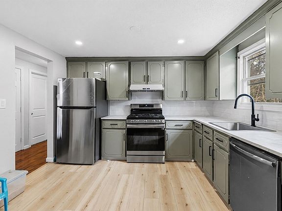 3rd image of 36 Kalmia Rd
