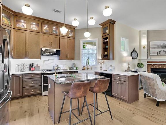 4th image of 5995 Spring St