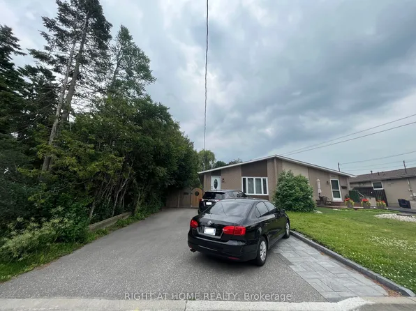 823 Sanok Dr, Pickering, ON L1W 2R1
