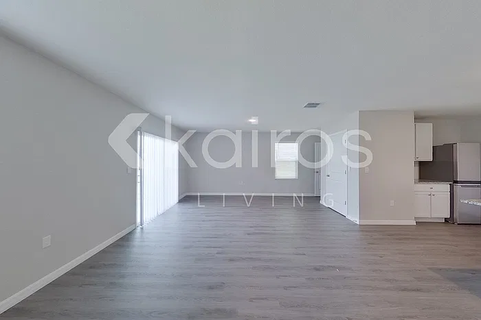 4 bed, 2.5 bath, 2176 sqft, $2,245 — Photo 3