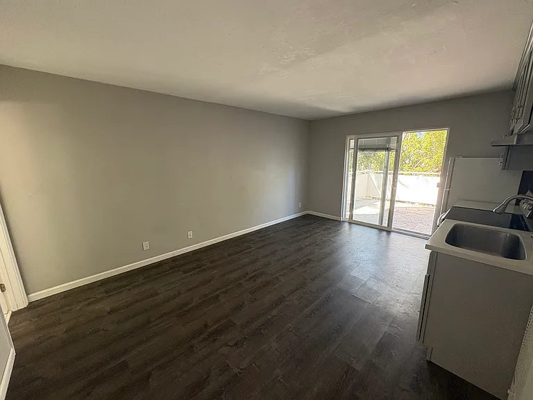 844 Edgehill Dr #1A — Photo 3