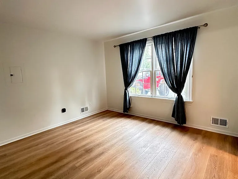 222 Long Meadow Rd — Photo 3