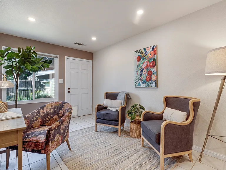 2030 W Lincoln Ave — Photo 24