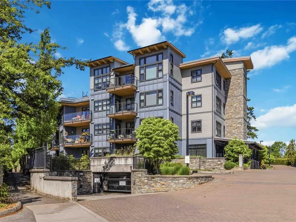 3912 Carey Rd #103, Saanich, BC V8Z 4E2