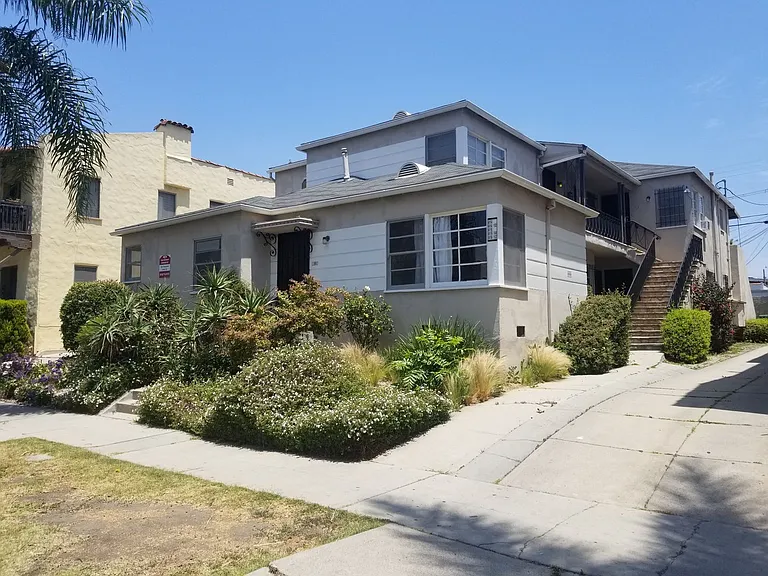 414-416 1/2 N Gardner St — Photo 13