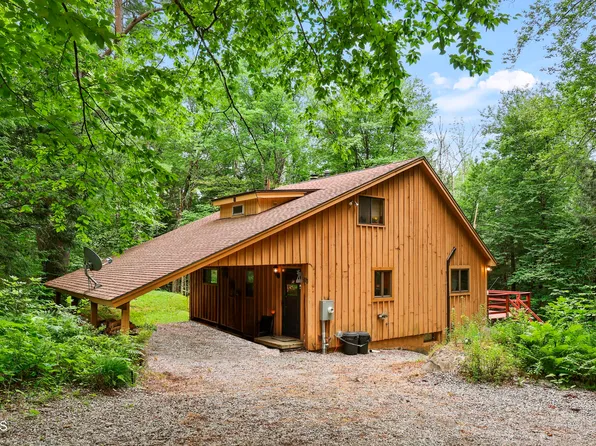 83 Beech Tree Ln, Becket, MA 01223