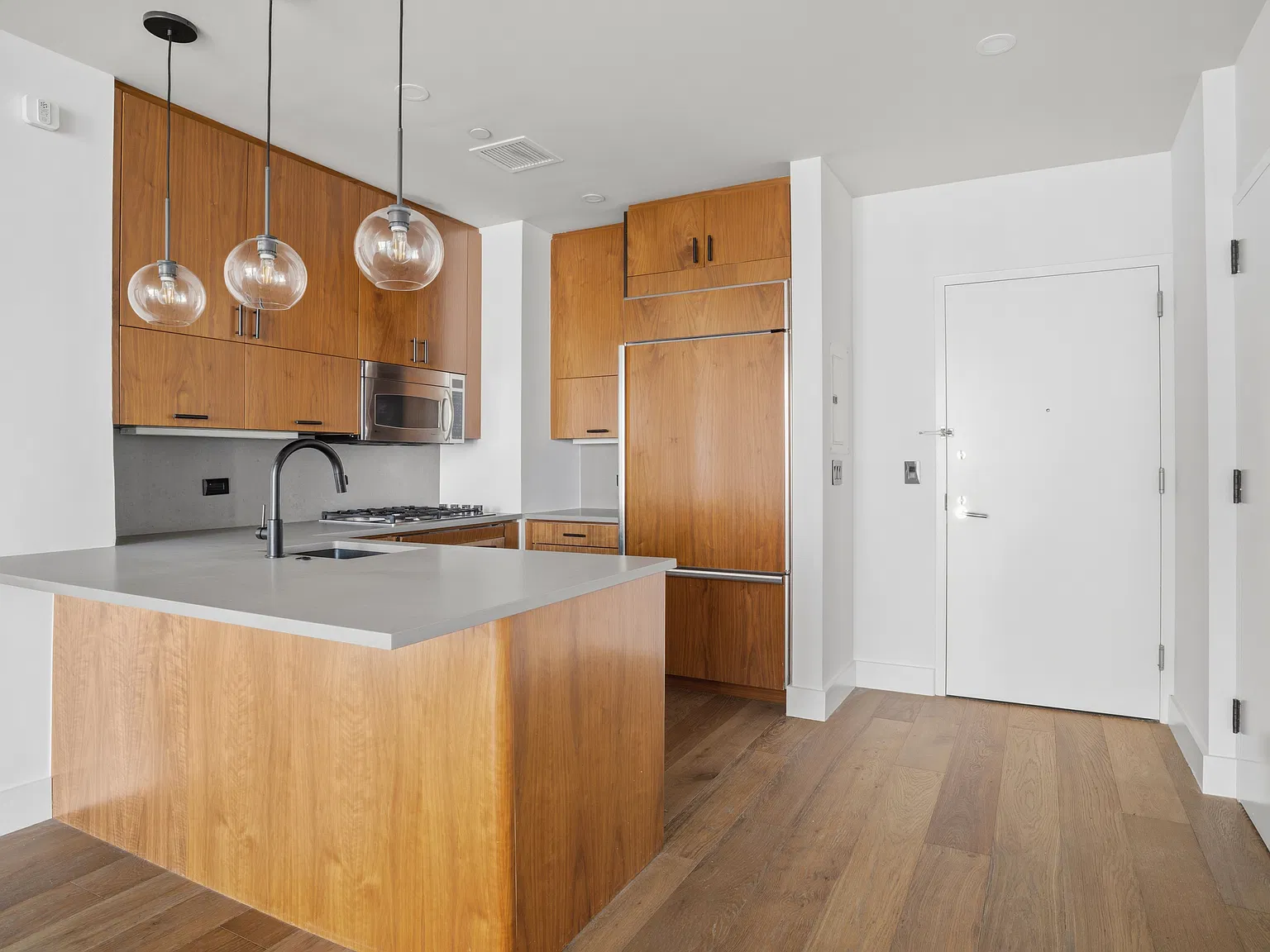 101 West 24th Street — Photo 4