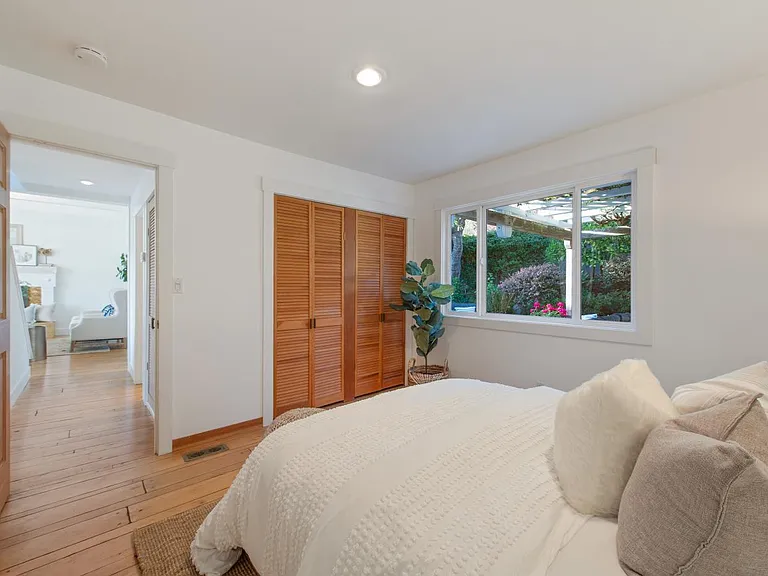 314 Joyce Way — Photo 34