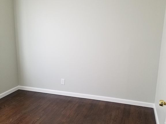 5th image of 81 Naubuc Ave