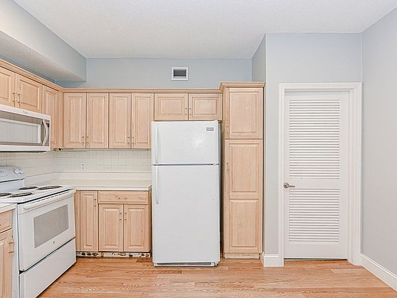 5th image of 74 Bradford Commons Ln #74