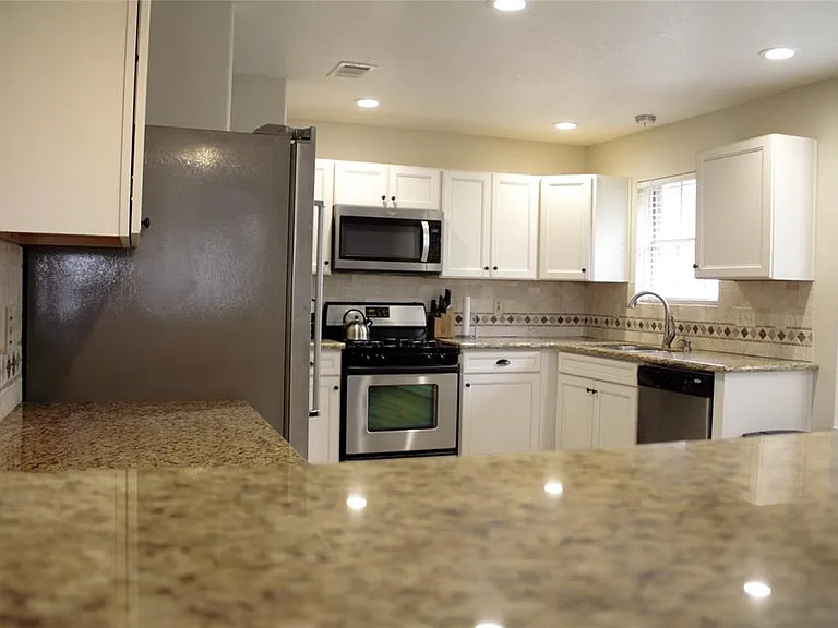1803 Edinburg Ave — Photo 5