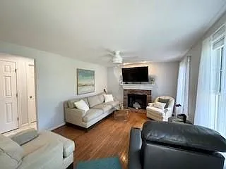 3 bed, 1.0 bath, 1632 sqft, $2,200 — Photo 3