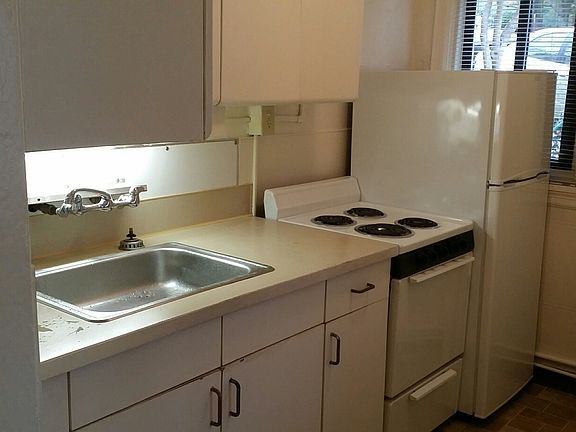 3rd image of 1703 Taylor Ave N