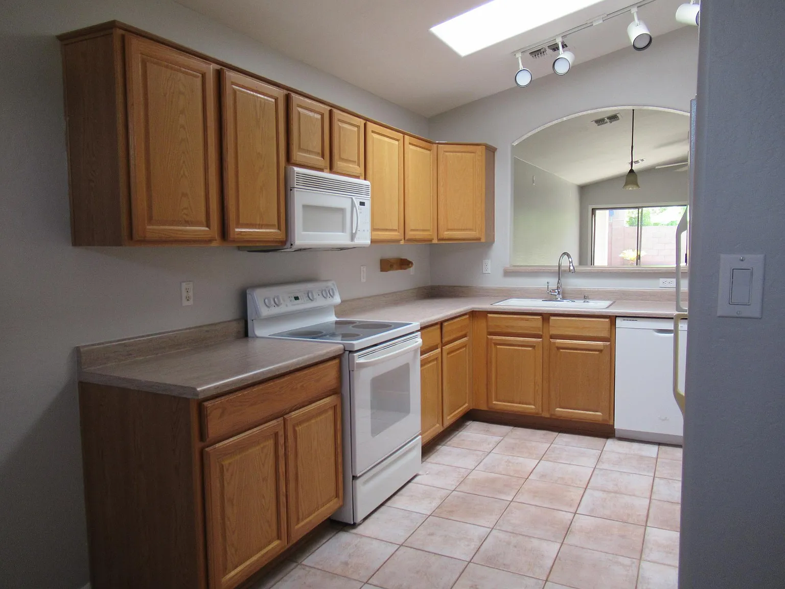 3 bed, 1499 sqft, $1,995 — Photo 4