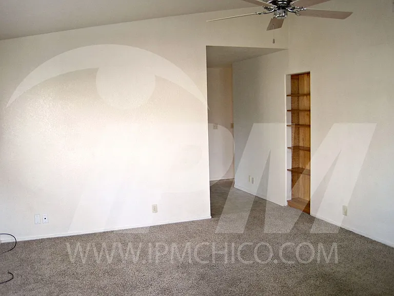 63 Glenshire Ln — Photo 4