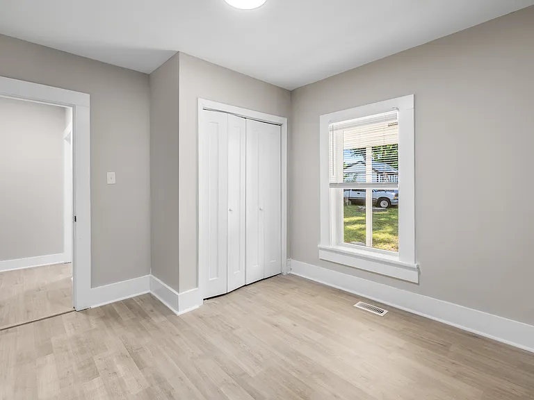 227 N Magnolia St — Photo 14
