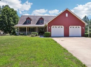 2 Bradford Pl, Bethalto, IL 62010