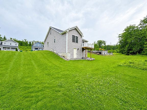 3rd image of 7 Bartons Ridge Road #4