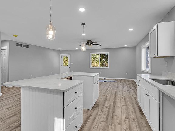3rd image of 1111 Lansing Ave