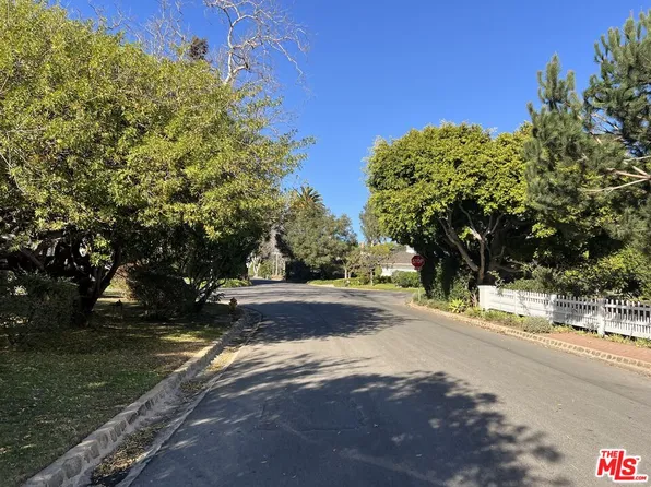 1355 Monaco Dr, Pacific Palisades, CA 90272