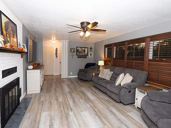2nd image of 206 N Cedar Ave